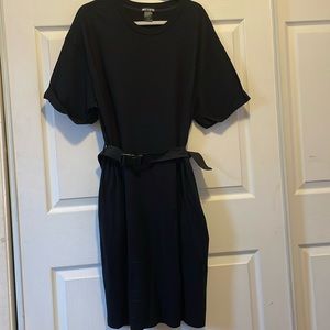 Hot topic size 2 (2X) black shirt dress w/belt and pockets. Excellent condition
